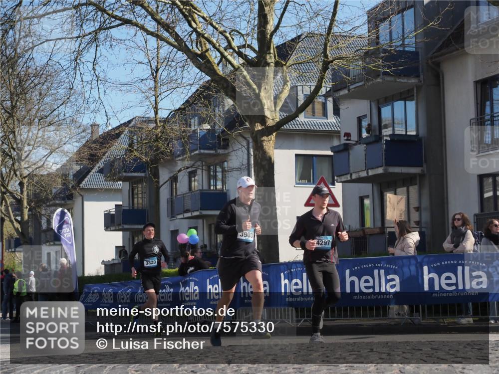 06.04.2025 - 44. Internationalen Wilhelmsburger Insellauf Luisa Fischer http://msf.ph/oto/7575330 06.04.2025 10:42:25 Ziel 3320, 3903, 4297 meine-sportfotos.de