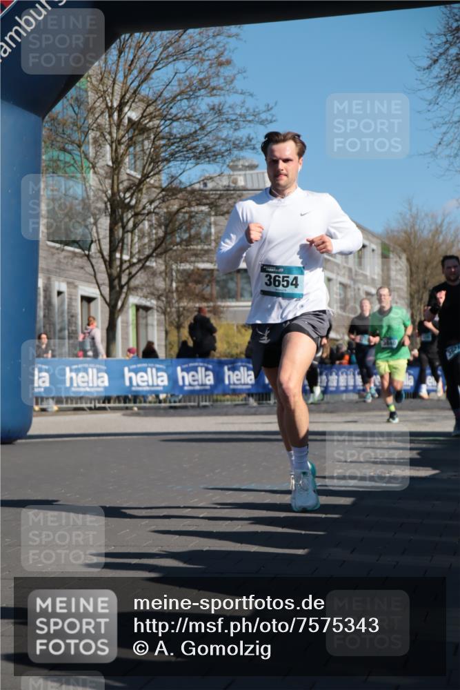06.04.2025 - 44. Internationalen Wilhelmsburger Insellauf A. Gomolzig http://msf.ph/oto/7575343 06.04.2025 10:38:06 Ziel 3295, 3654, 3840, 3921, 4278, 4279, 4290, 4365, 4507 meine-sportfotos.de