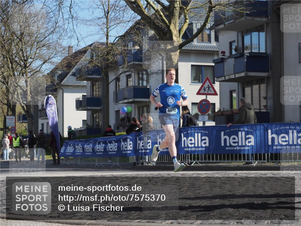 06.04.2025 - 44. Internationalen Wilhelmsburger Insellauf Luisa Fischer http://msf.ph/oto/7575370 06.04.2025 10:37:33 Ziel 4470 meine-sportfotos.de