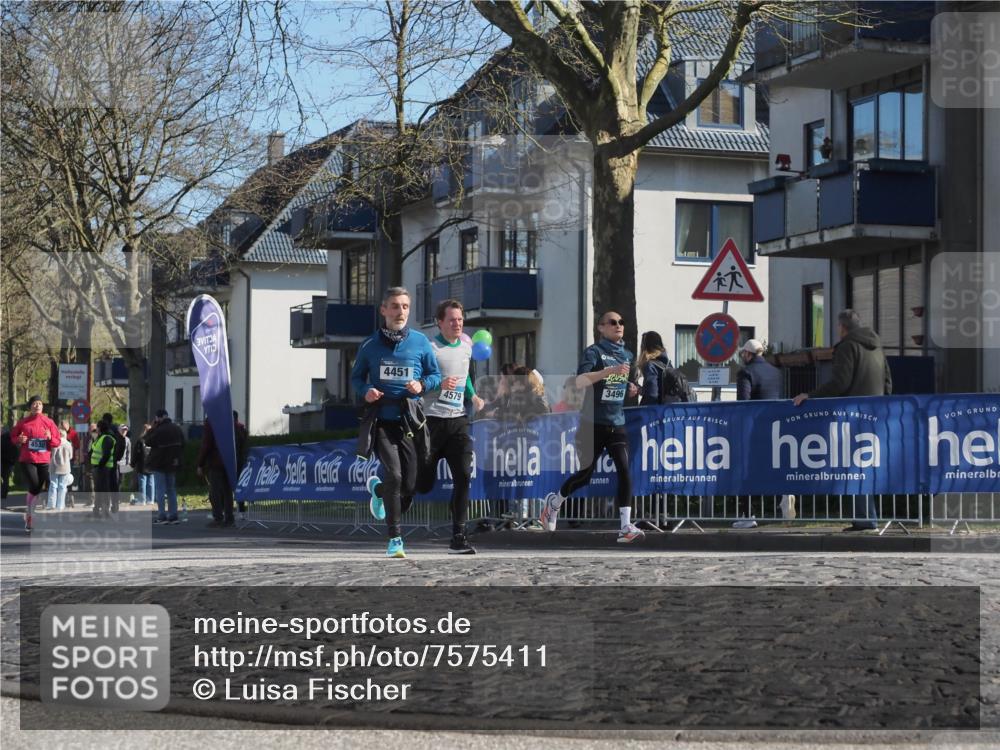 06.04.2025 - 44. Internationalen Wilhelmsburger Insellauf Luisa Fischer http://msf.ph/oto/7575411 06.04.2025 10:37:40 Ziel 4530, 4451, 4579, 3496 meine-sportfotos.de
