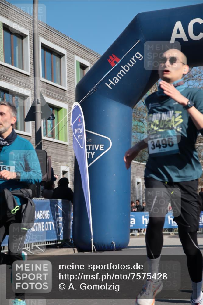 06.04.2025 - 44. Internationalen Wilhelmsburger Insellauf A. Gomolzig http://msf.ph/oto/7575428 06.04.2025 10:37:50 Ziel 3076, 3171, 3496, 4451, 4530, 4579 meine-sportfotos.de