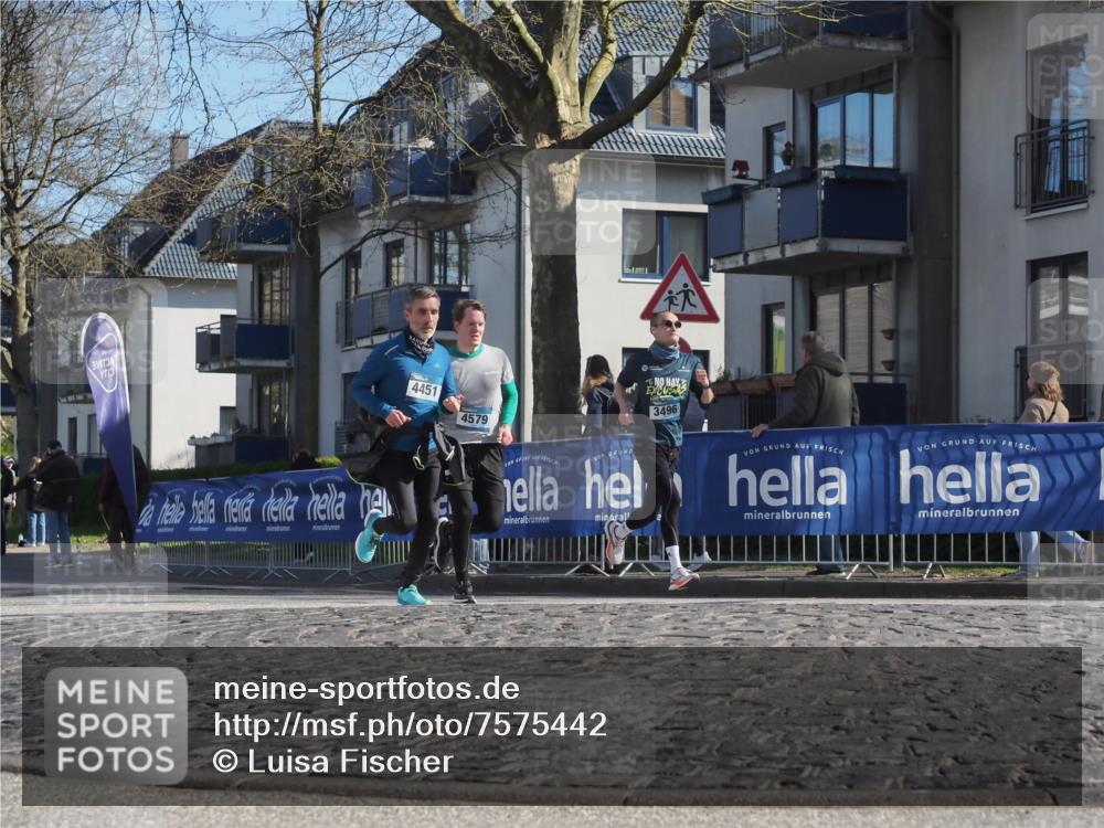 06.04.2025 - 44. Internationalen Wilhelmsburger Insellauf Luisa Fischer http://msf.ph/oto/7575442 06.04.2025 10:37:40 Ziel 4451, 4579, 3496 meine-sportfotos.de