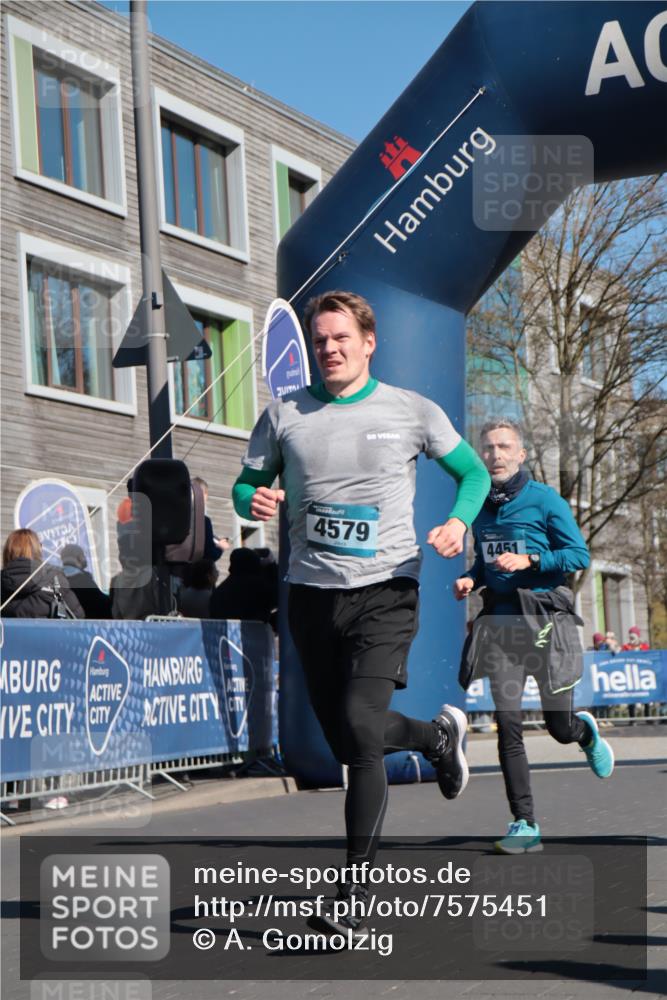 06.04.2025 - 44. Internationalen Wilhelmsburger Insellauf A. Gomolzig http://msf.ph/oto/7575451 06.04.2025 10:37:49 Ziel 3076, 3171, 3496, 4451, 4530, 4579 meine-sportfotos.de