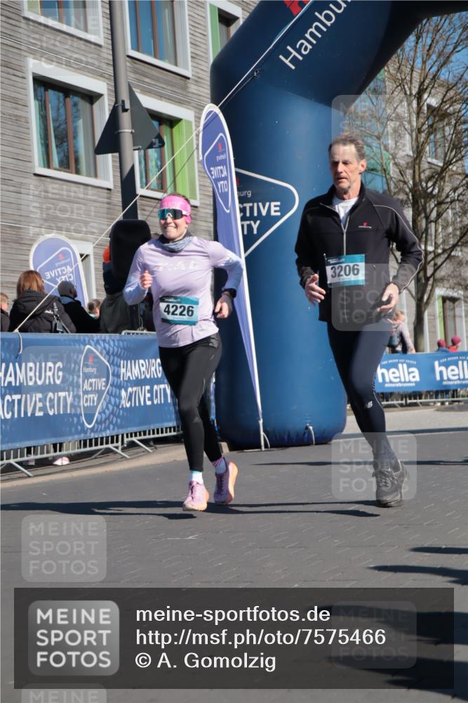 06.04.2025 - 44. Internationalen Wilhelmsburger Insellauf A. Gomolzig http://msf.ph/oto/7575466 06.04.2025 10:37:40 Ziel 3197, 3206, 4226, 4470, 5051 meine-sportfotos.de