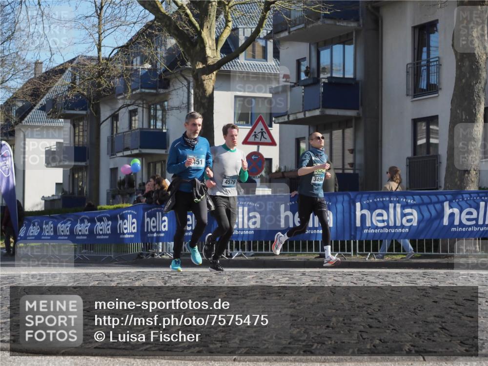 06.04.2025 - 44. Internationalen Wilhelmsburger Insellauf Luisa Fischer http://msf.ph/oto/7575475 06.04.2025 10:37:41 Ziel 451, 4579, 3496, 1 meine-sportfotos.de