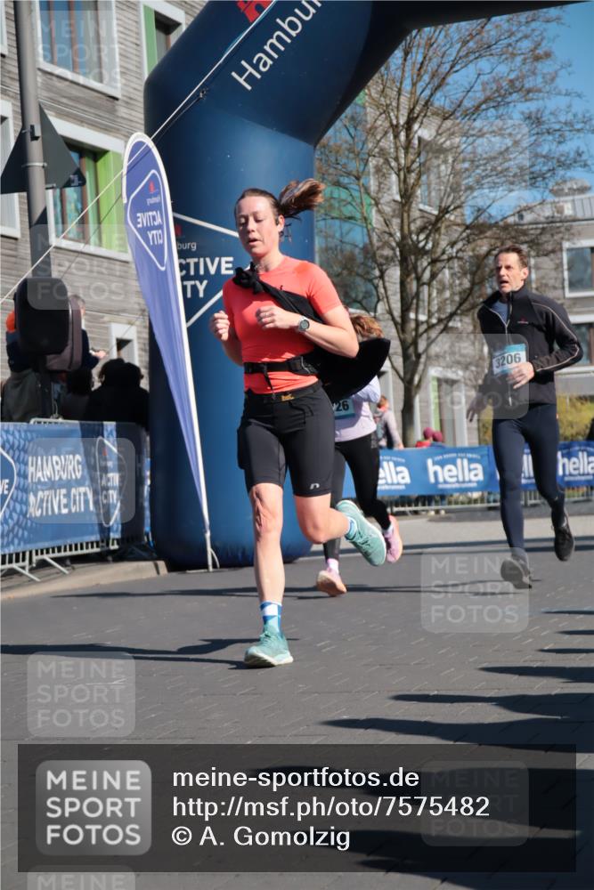 06.04.2025 - 44. Internationalen Wilhelmsburger Insellauf A. Gomolzig http://msf.ph/oto/7575482 06.04.2025 10:37:39 Ziel 3197, 3206, 4226, 4470, 5051 meine-sportfotos.de