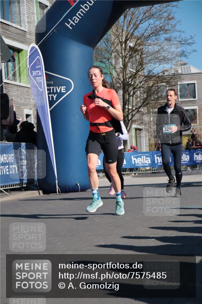 06.04.2025 - 44. Internationalen Wilhelmsburger Insellauf A. Gomolzig http://msf.ph/oto/7575485 06.04.2025 10:37:39 Ziel 3197, 3206, 4226, 4470, 5051 meine-sportfotos.de