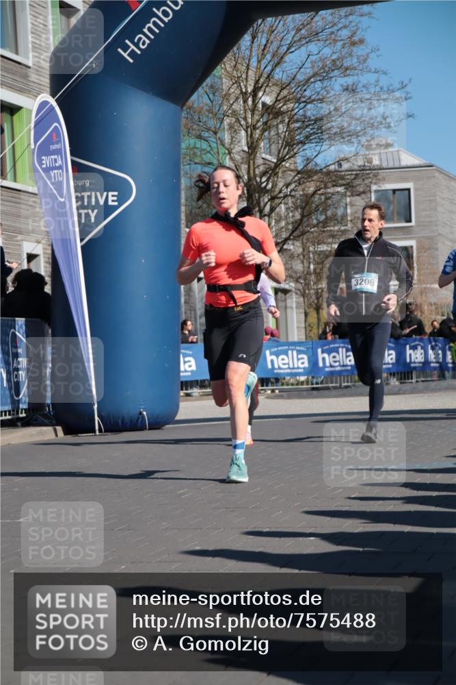 06.04.2025 - 44. Internationalen Wilhelmsburger Insellauf A. Gomolzig http://msf.ph/oto/7575488 06.04.2025 10:37:38 Ziel 3197, 3206, 4226, 4470, 5051 meine-sportfotos.de