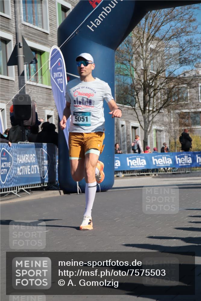 06.04.2025 - 44. Internationalen Wilhelmsburger Insellauf A. Gomolzig http://msf.ph/oto/7575503 06.04.2025 10:37:36 Ziel 3197, 3206, 4226, 4470, 5051 meine-sportfotos.de