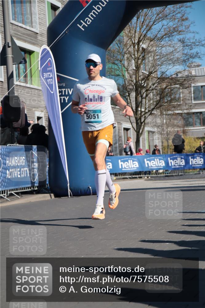 06.04.2025 - 44. Internationalen Wilhelmsburger Insellauf A. Gomolzig http://msf.ph/oto/7575508 06.04.2025 10:37:36 Ziel 3197, 3206, 4226, 4470, 5051 meine-sportfotos.de