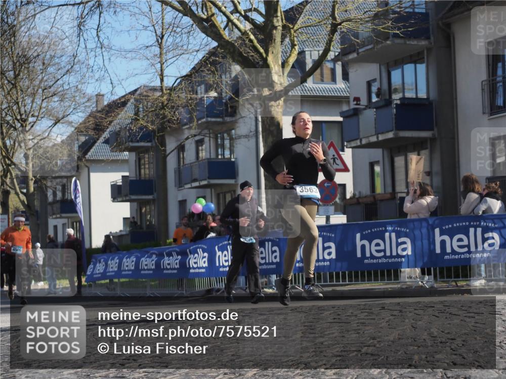 06.04.2025 - 44. Internationalen Wilhelmsburger Insellauf Luisa Fischer http://msf.ph/oto/7575521 06.04.2025 10:42:36 Ziel 4506, 3563 meine-sportfotos.de