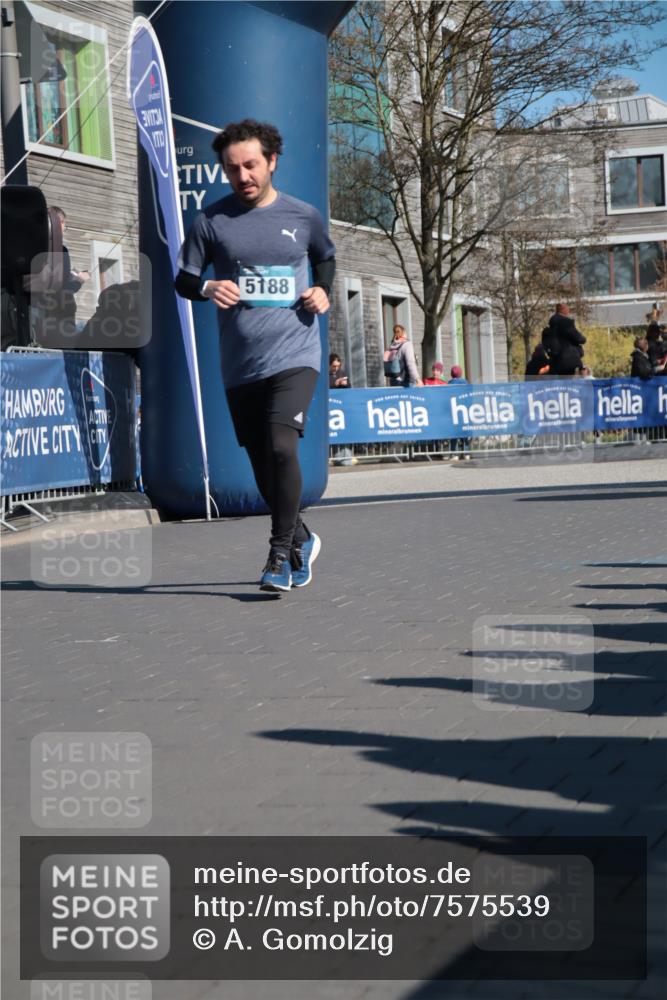 06.04.2025 - 44. Internationalen Wilhelmsburger Insellauf A. Gomolzig http://msf.ph/oto/7575539 06.04.2025 10:37:26 Ziel 3174, 5188 meine-sportfotos.de