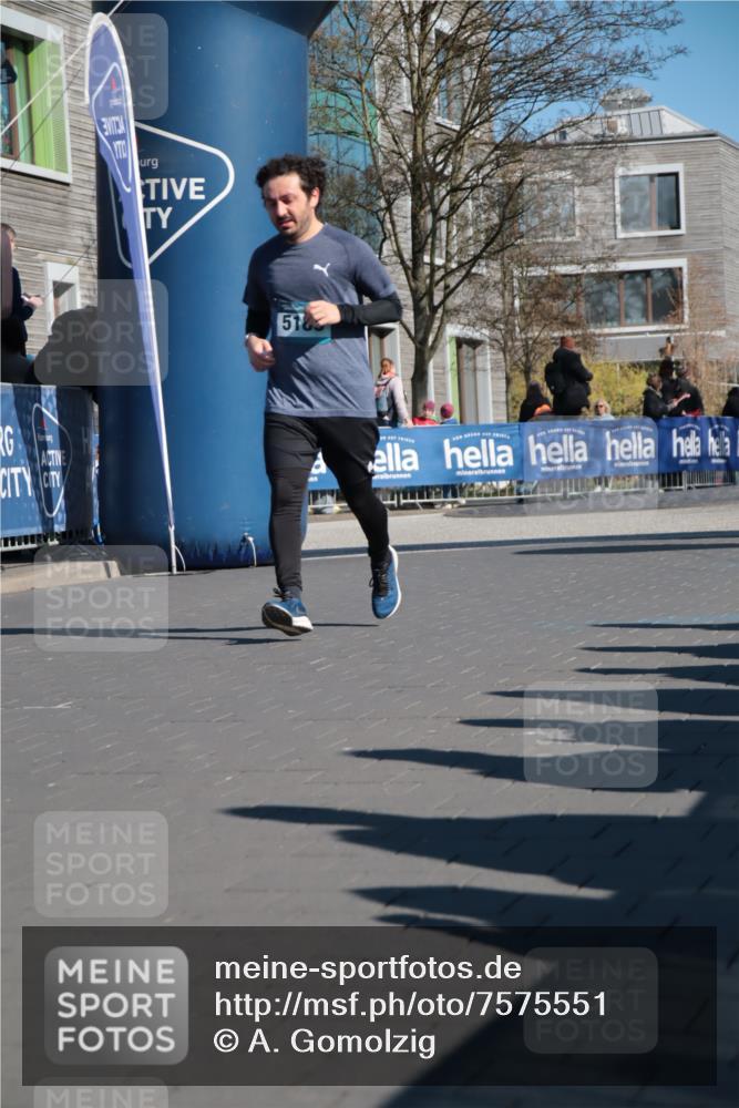 06.04.2025 - 44. Internationalen Wilhelmsburger Insellauf A. Gomolzig http://msf.ph/oto/7575551 06.04.2025 10:37:26 Ziel 3174, 5188 meine-sportfotos.de