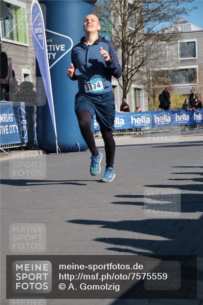 06.04.2025 - 44. Internationalen Wilhelmsburger Insellauf A. Gomolzig http://msf.ph/oto/7575559 06.04.2025 10:37:22 Ziel 3174 meine-sportfotos.de