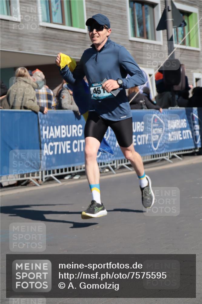 06.04.2025 - 44. Internationalen Wilhelmsburger Insellauf A. Gomolzig http://msf.ph/oto/7575595 06.04.2025 10:37:17 Ziel 3174, 4515 meine-sportfotos.de