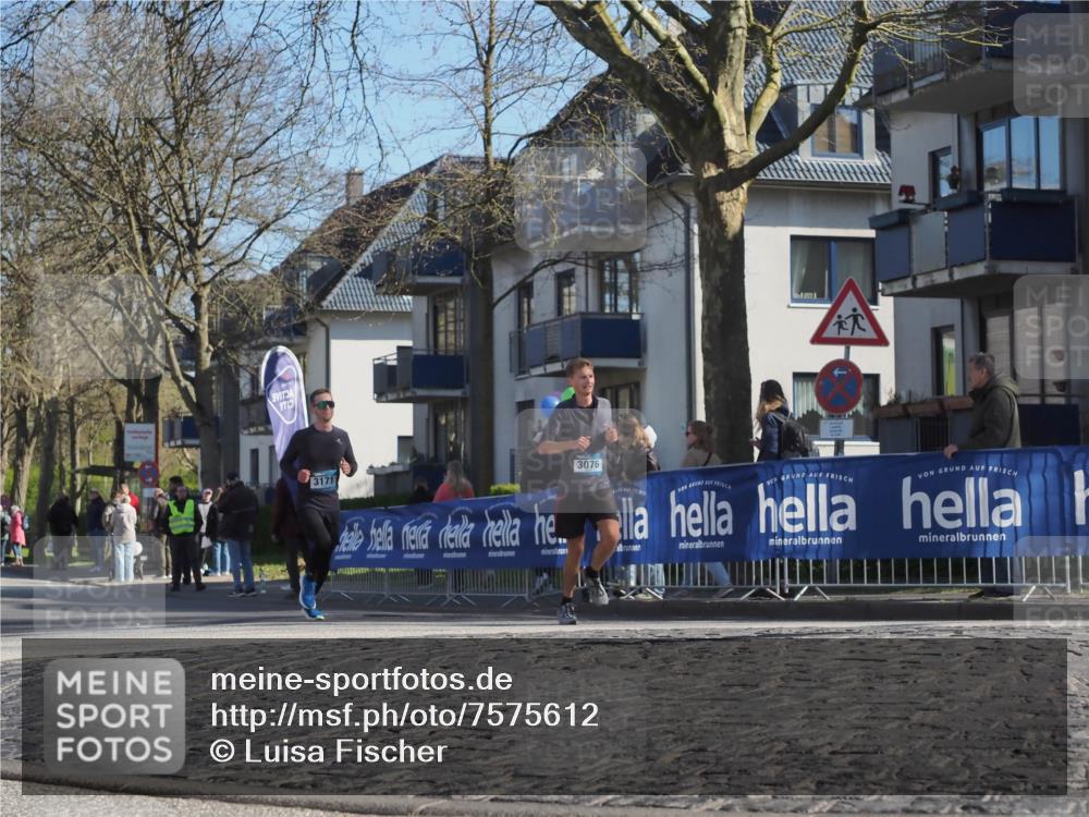 06.04.2025 - 44. Internationalen Wilhelmsburger Insellauf Luisa Fischer http://msf.ph/oto/7575612 06.04.2025 10:37:45 Ziel 3171, 3076 meine-sportfotos.de