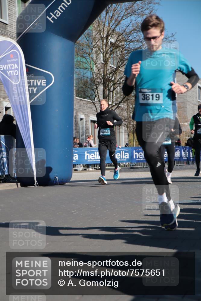 06.04.2025 - 44. Internationalen Wilhelmsburger Insellauf A. Gomolzig http://msf.ph/oto/7575651 06.04.2025 10:37:04 Ziel 3543, 3819, 4099, 4587, 5067, 5084, 5198 meine-sportfotos.de