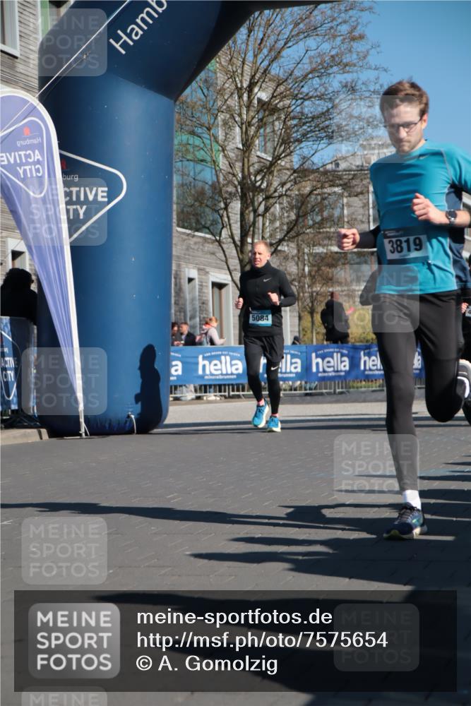 06.04.2025 - 44. Internationalen Wilhelmsburger Insellauf A. Gomolzig http://msf.ph/oto/7575654 06.04.2025 10:37:04 Ziel 3543, 3819, 4099, 4587, 5067, 5084, 5198 meine-sportfotos.de