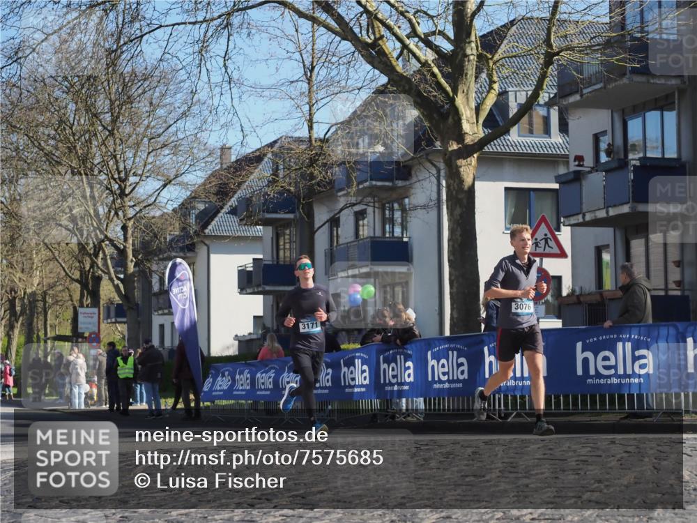 06.04.2025 - 44. Internationalen Wilhelmsburger Insellauf Luisa Fischer http://msf.ph/oto/7575685 06.04.2025 10:37:46 Ziel 3171, 3076 meine-sportfotos.de