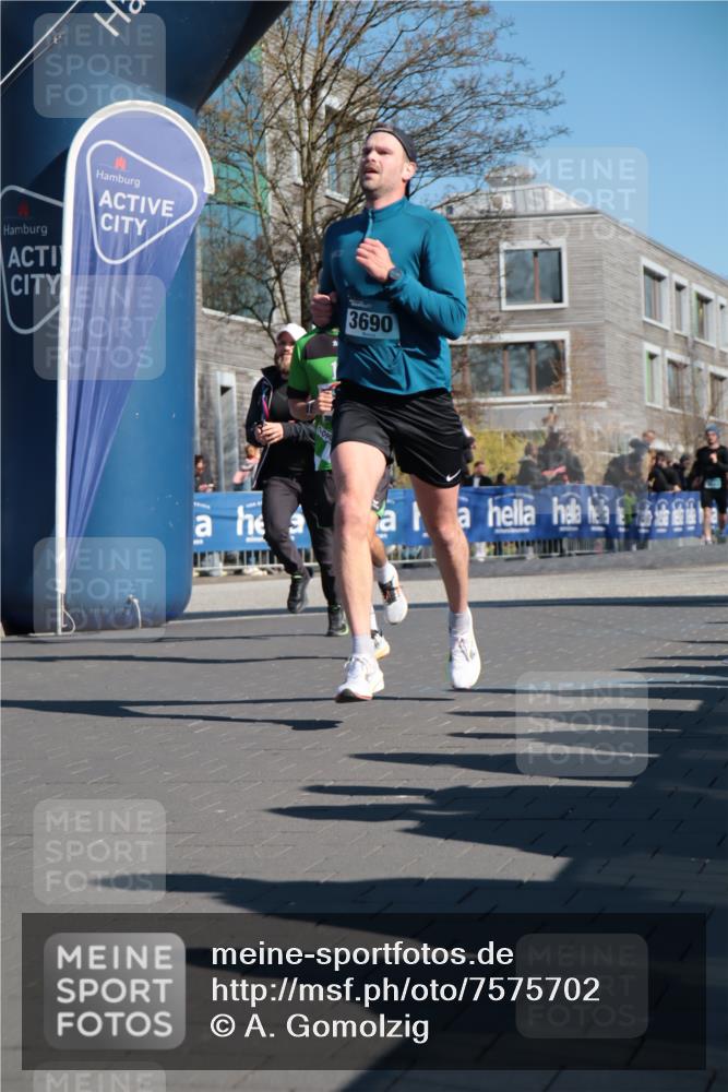 06.04.2025 - 44. Internationalen Wilhelmsburger Insellauf A. Gomolzig http://msf.ph/oto/7575702 06.04.2025 10:36:58 Ziel 3543, 3690, 3819, 4587, 5198 meine-sportfotos.de
