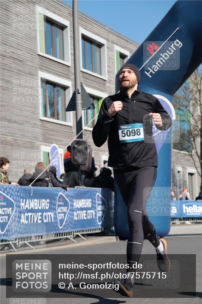 06.04.2025 - 44. Internationalen Wilhelmsburger Insellauf A. Gomolzig http://msf.ph/oto/7575715 06.04.2025 10:36:45 Ziel 4293, 4534, 5098 meine-sportfotos.de