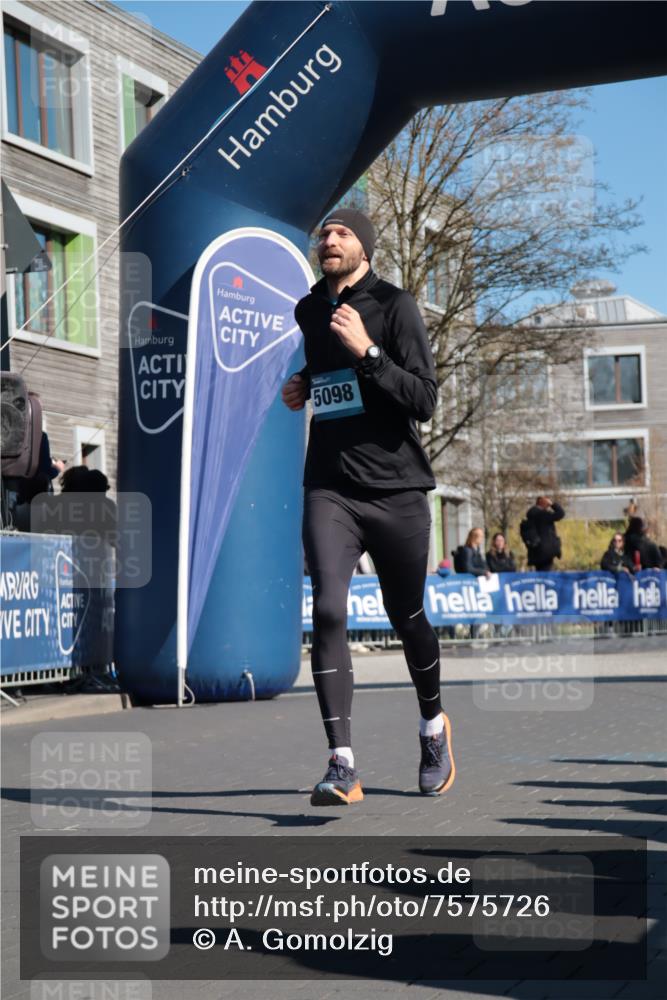 06.04.2025 - 44. Internationalen Wilhelmsburger Insellauf A. Gomolzig http://msf.ph/oto/7575726 06.04.2025 10:36:45 Ziel 4293, 4534, 5098 meine-sportfotos.de