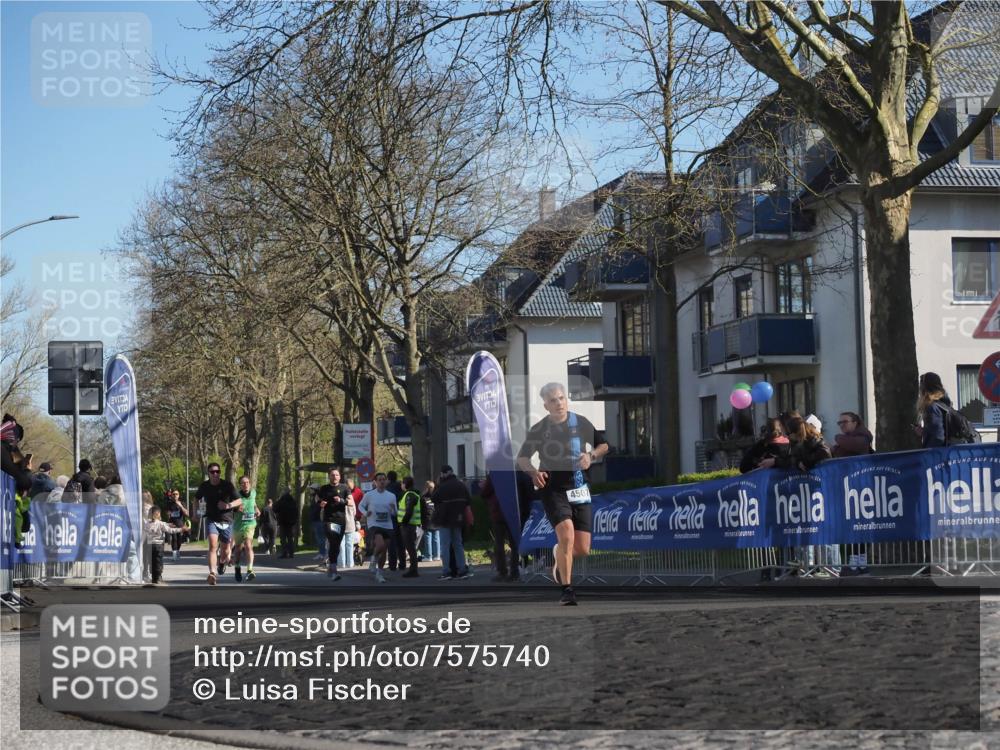 06.04.2025 - 44. Internationalen Wilhelmsburger Insellauf Luisa Fischer http://msf.ph/oto/7575740 06.04.2025 10:37:53 Ziel 4507 meine-sportfotos.de