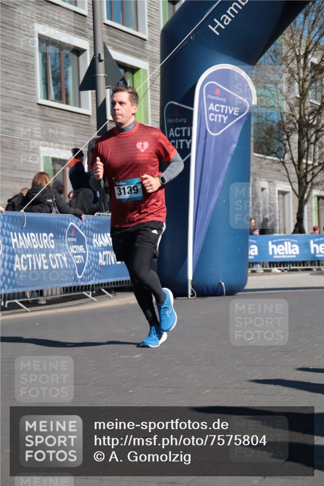 06.04.2025 - 44. Internationalen Wilhelmsburger Insellauf A. Gomolzig http://msf.ph/oto/7575804 06.04.2025 10:36:30 Ziel 3139, 4077 meine-sportfotos.de