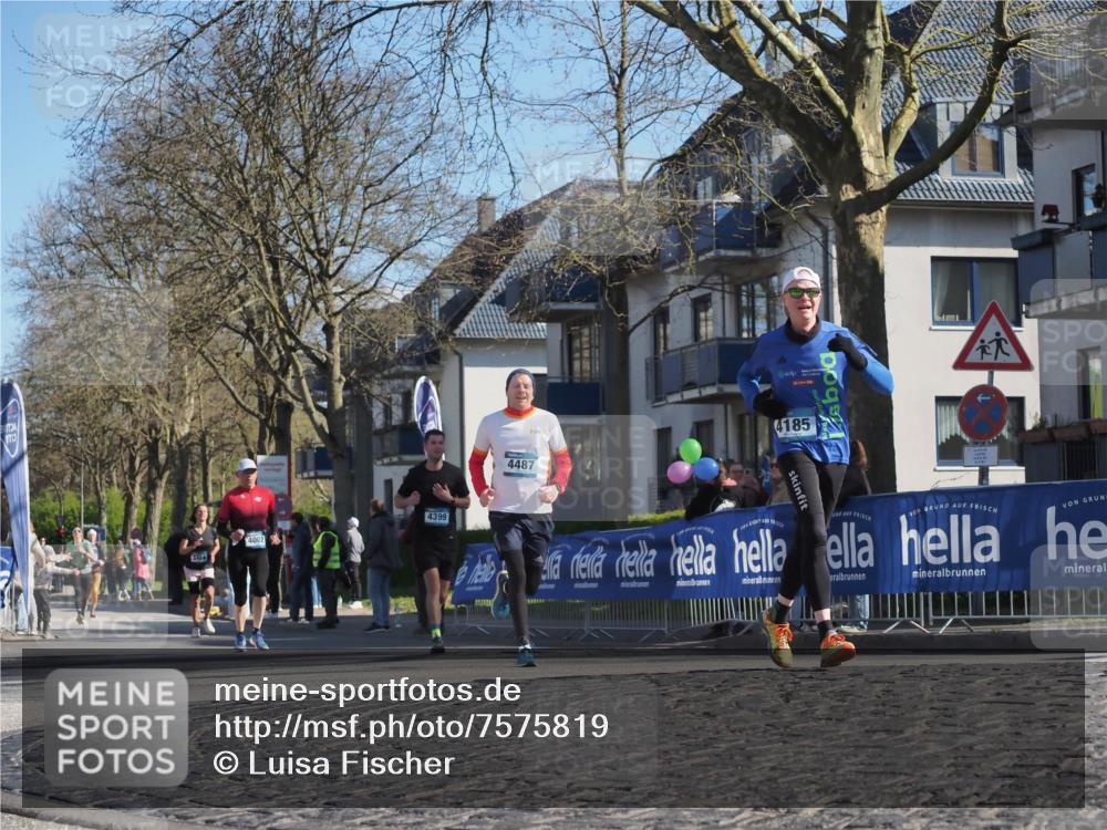 06.04.2025 - 44. Internationalen Wilhelmsburger Insellauf Luisa Fischer http://msf.ph/oto/7575819 06.04.2025 10:42:42 Ziel 3324, 4002, 4399, 4185, 4487 meine-sportfotos.de