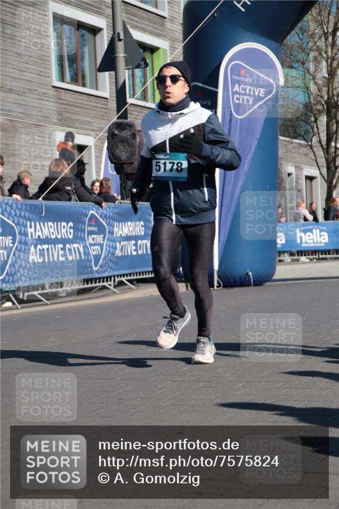 06.04.2025 - 44. Internationalen Wilhelmsburger Insellauf A. Gomolzig http://msf.ph/oto/7575824 06.04.2025 10:36:23 Ziel 3952, 4129, 5178 meine-sportfotos.de