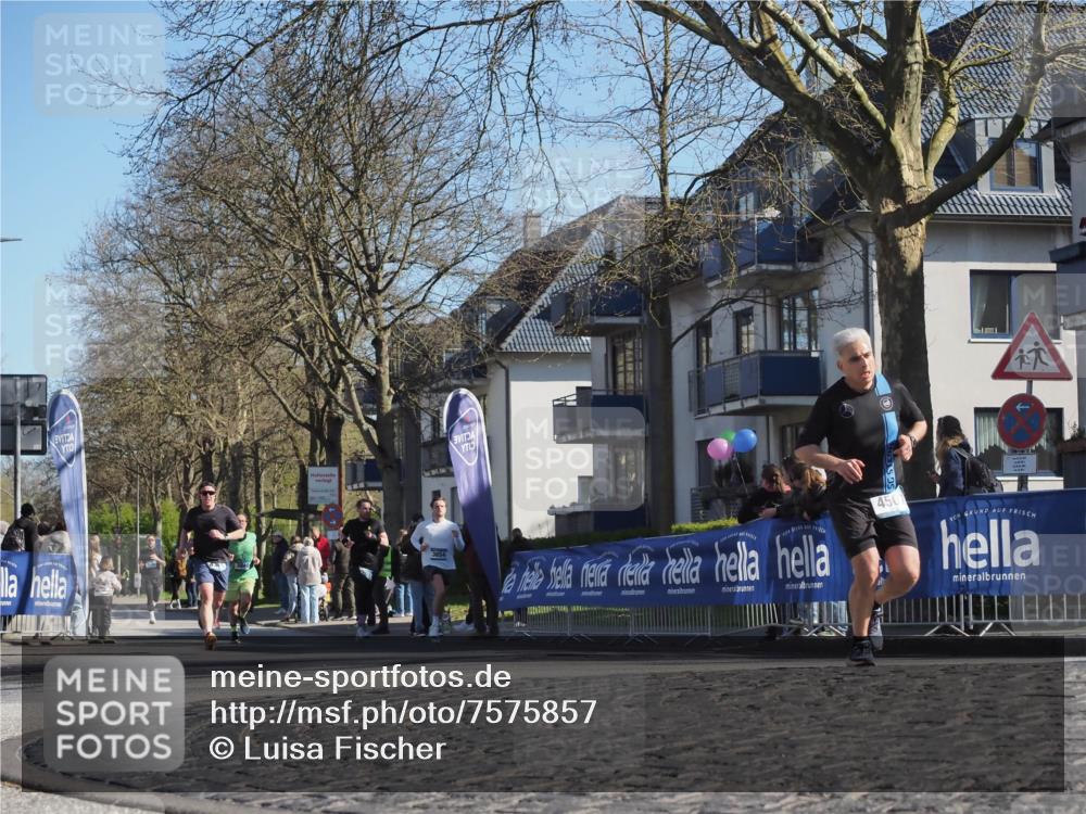 06.04.2025 - 44. Internationalen Wilhelmsburger Insellauf Luisa Fischer http://msf.ph/oto/7575857 06.04.2025 10:37:54 Ziel 3654, 450 meine-sportfotos.de