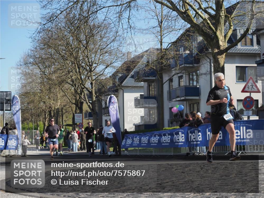 06.04.2025 - 44. Internationalen Wilhelmsburger Insellauf Luisa Fischer http://msf.ph/oto/7575867 06.04.2025 10:37:54 Ziel 3840, 3654, 450 meine-sportfotos.de