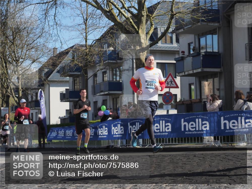 06.04.2025 - 44. Internationalen Wilhelmsburger Insellauf Luisa Fischer http://msf.ph/oto/7575886 06.04.2025 10:42:43 Ziel 3324, 4002, 4487, 499, 4399 meine-sportfotos.de