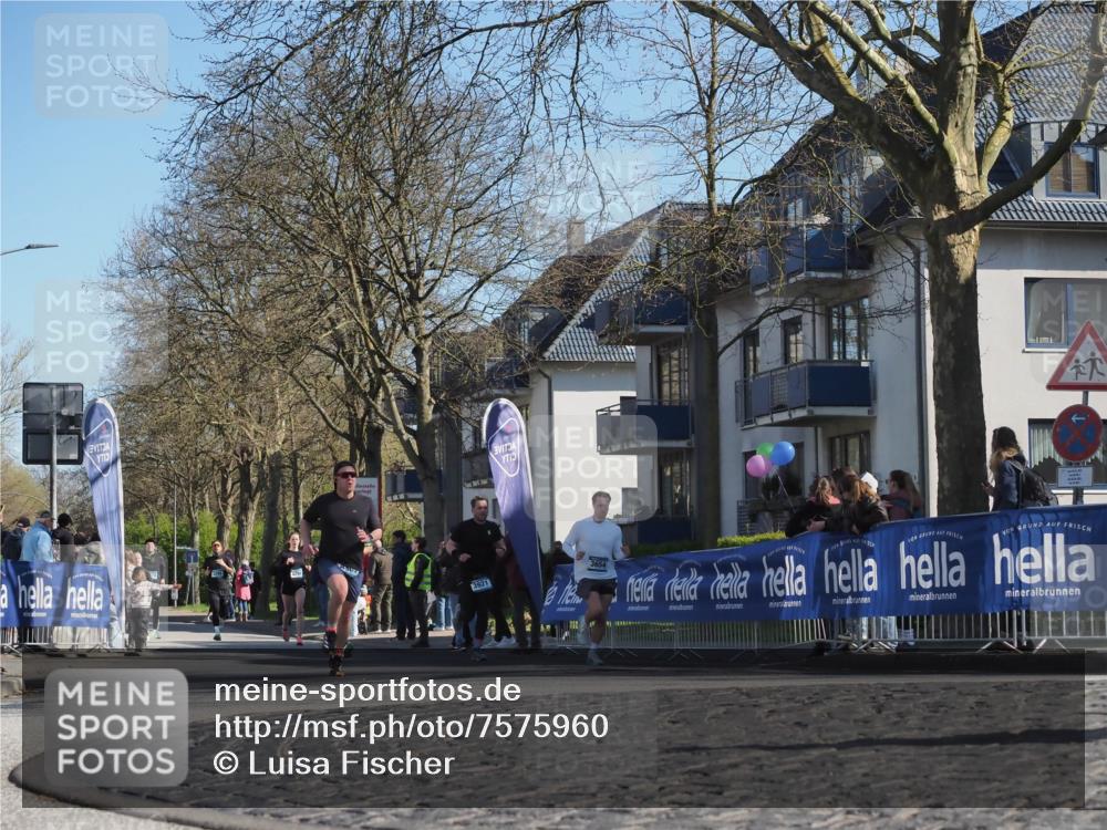 06.04.2025 - 44. Internationalen Wilhelmsburger Insellauf Luisa Fischer http://msf.ph/oto/7575960 06.04.2025 10:37:56 Ziel 9, 3921, 3654 meine-sportfotos.de