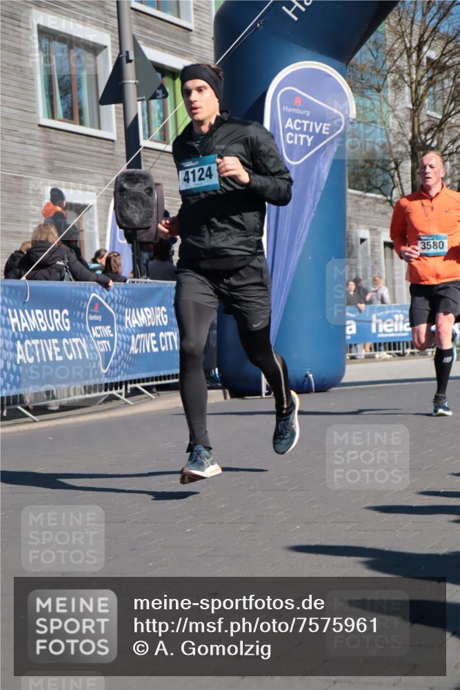 06.04.2025 - 44. Internationalen Wilhelmsburger Insellauf A. Gomolzig http://msf.ph/oto/7575961 06.04.2025 10:35:52 Ziel 3580, 4124 meine-sportfotos.de