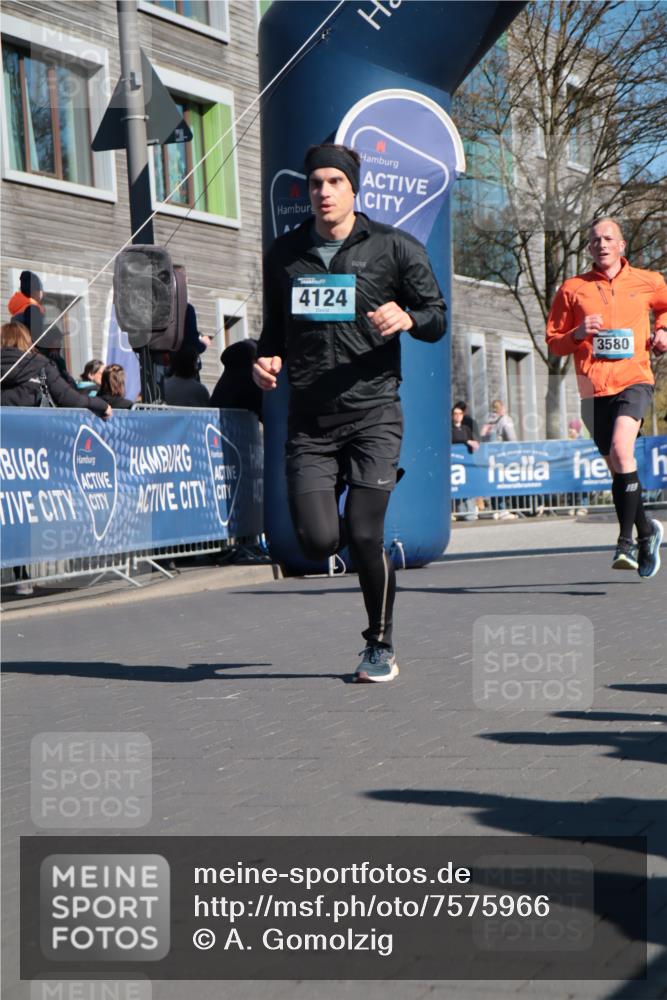 06.04.2025 - 44. Internationalen Wilhelmsburger Insellauf A. Gomolzig http://msf.ph/oto/7575966 06.04.2025 10:35:52 Ziel 3580, 4124 meine-sportfotos.de