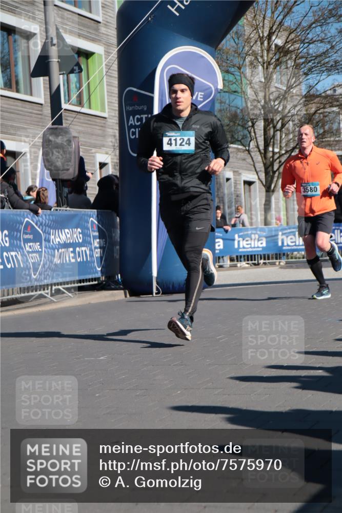 06.04.2025 - 44. Internationalen Wilhelmsburger Insellauf A. Gomolzig http://msf.ph/oto/7575970 06.04.2025 10:35:51 Ziel 3580, 4124 meine-sportfotos.de