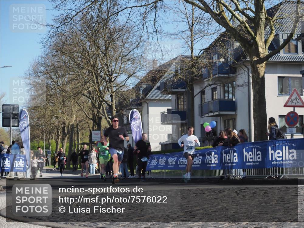 06.04.2025 - 44. Internationalen Wilhelmsburger Insellauf Luisa Fischer http://msf.ph/oto/7576022 06.04.2025 10:37:56 Ziel 3840, 3921, 3654 meine-sportfotos.de