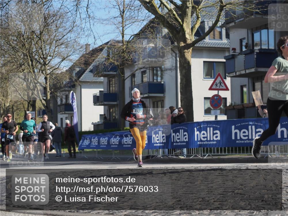 06.04.2025 - 44. Internationalen Wilhelmsburger Insellauf Luisa Fischer http://msf.ph/oto/7576033 06.04.2025 10:42:53 Ziel 3927, 474 meine-sportfotos.de