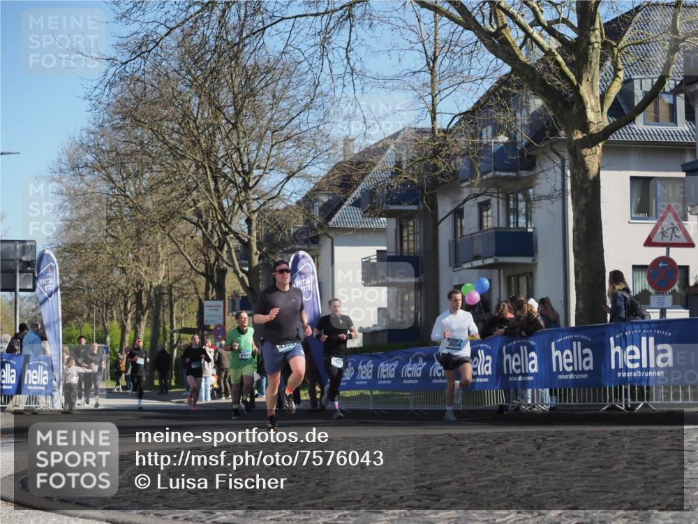 06.04.2025 - 44. Internationalen Wilhelmsburger Insellauf Luisa Fischer http://msf.ph/oto/7576043 06.04.2025 10:37:57 Ziel 3840, 4303, 3921, 3654 meine-sportfotos.de
