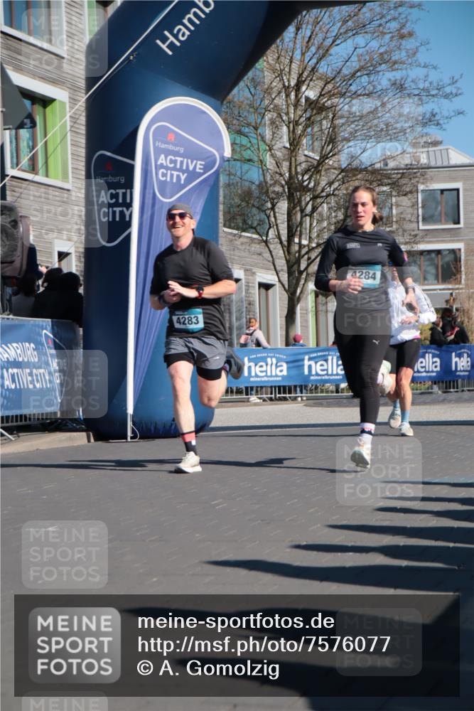 06.04.2025 - 44. Internationalen Wilhelmsburger Insellauf A. Gomolzig http://msf.ph/oto/7576077 06.04.2025 10:35:31 Ziel 3936, 3958, 4283, 4284, 4603 meine-sportfotos.de