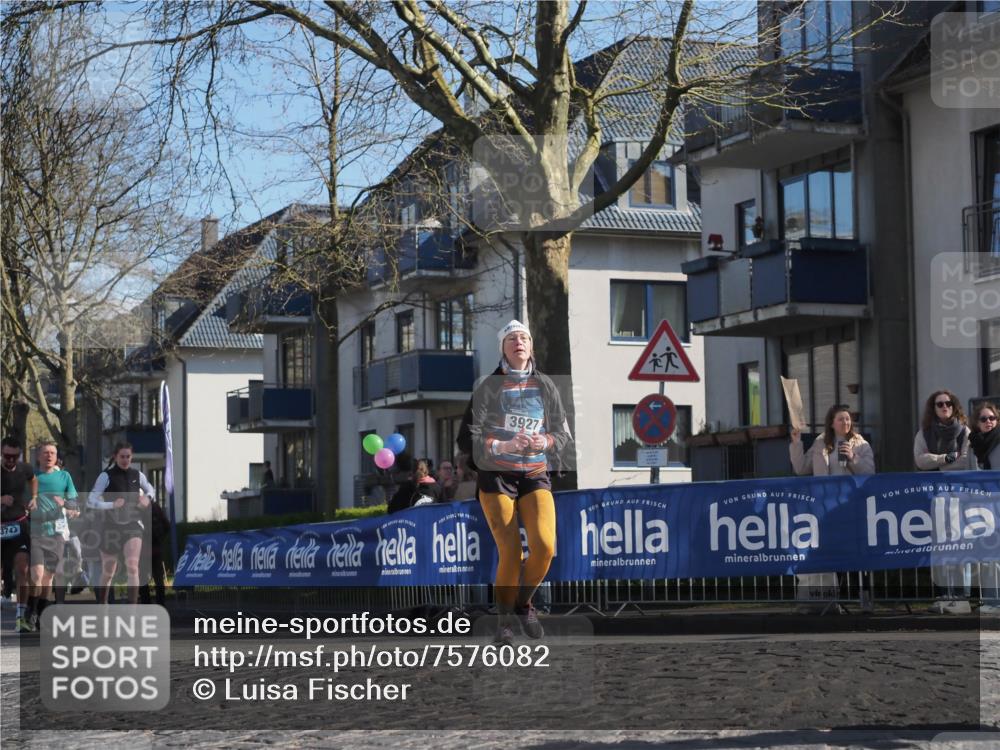06.04.2025 - 44. Internationalen Wilhelmsburger Insellauf Luisa Fischer http://msf.ph/oto/7576082 06.04.2025 10:42:54 Ziel 3743, 3927 meine-sportfotos.de