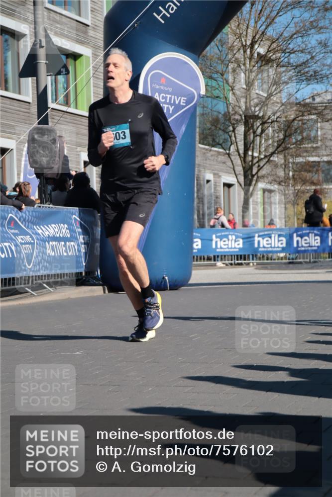 06.04.2025 - 44. Internationalen Wilhelmsburger Insellauf A. Gomolzig http://msf.ph/oto/7576102 06.04.2025 10:35:28 Ziel 3936, 3958, 4283, 4284, 4603 meine-sportfotos.de