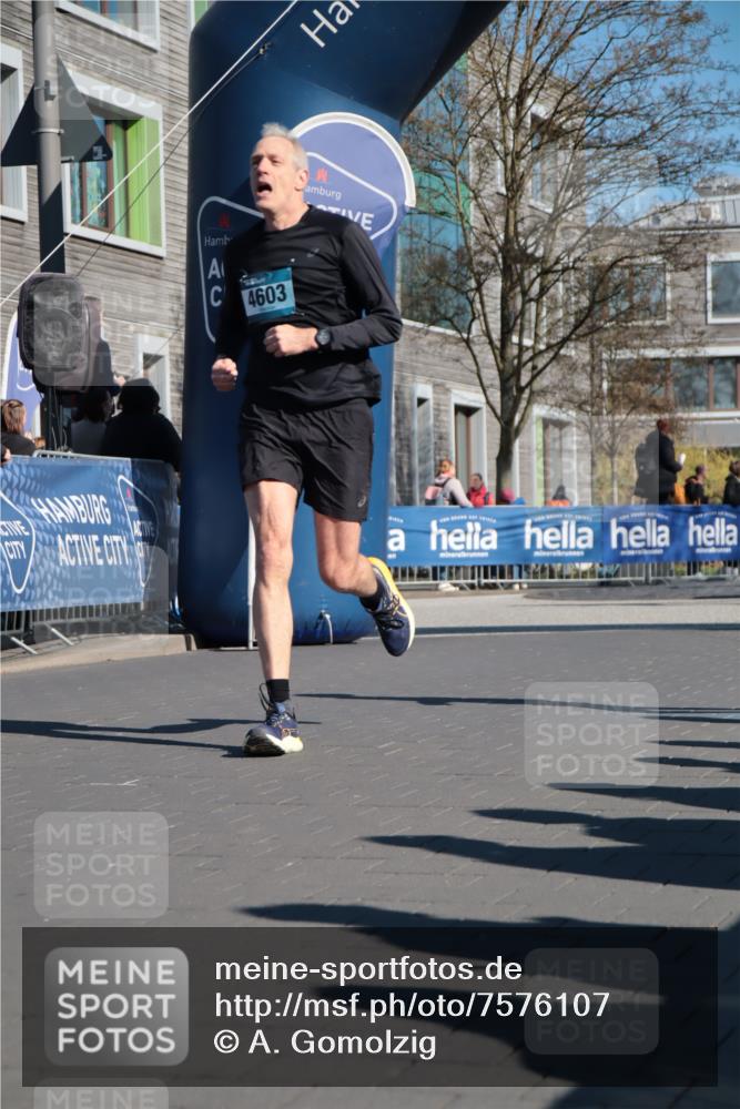 06.04.2025 - 44. Internationalen Wilhelmsburger Insellauf A. Gomolzig http://msf.ph/oto/7576107 06.04.2025 10:35:28 Ziel 3936, 3958, 4283, 4284, 4603 meine-sportfotos.de