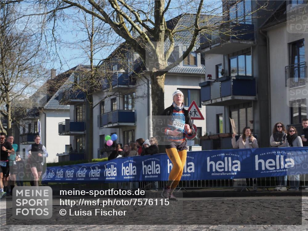 06.04.2025 - 44. Internationalen Wilhelmsburger Insellauf Luisa Fischer http://msf.ph/oto/7576115 06.04.2025 10:42:54 Ziel 3927, 3743 meine-sportfotos.de
