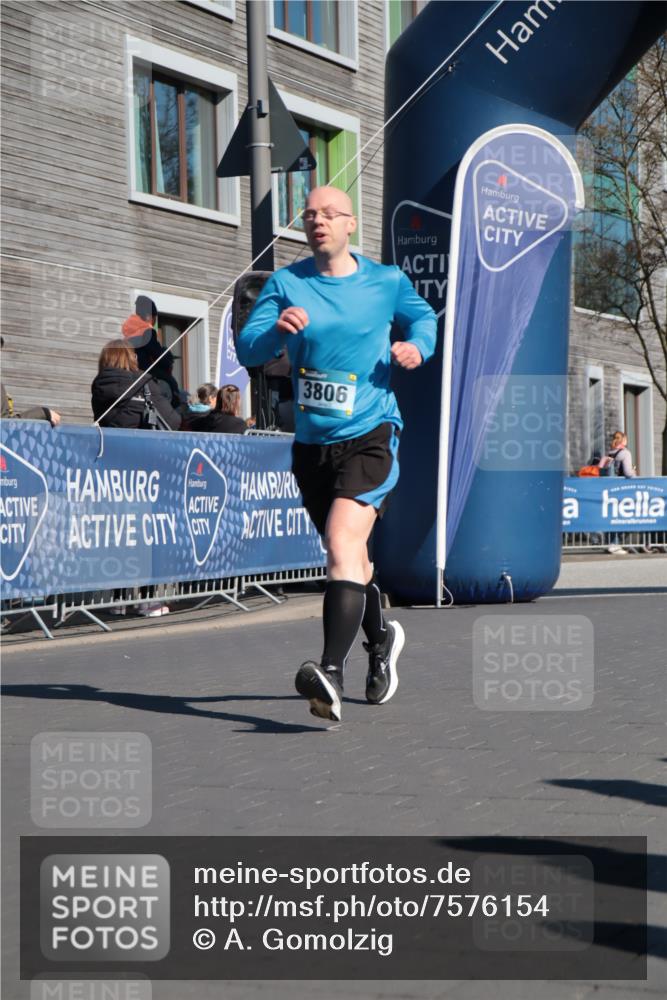 06.04.2025 - 44. Internationalen Wilhelmsburger Insellauf A. Gomolzig http://msf.ph/oto/7576154 06.04.2025 10:35:16 Ziel 3049, 3463, 3806, 5029 meine-sportfotos.de