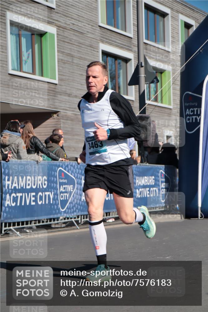 06.04.2025 - 44. Internationalen Wilhelmsburger Insellauf A. Gomolzig http://msf.ph/oto/7576183 06.04.2025 10:35:12 Ziel 3118, 3463, 3806, 5029 meine-sportfotos.de