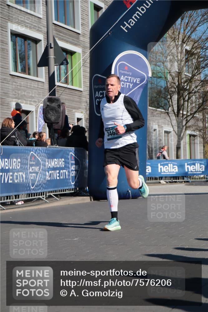 06.04.2025 - 44. Internationalen Wilhelmsburger Insellauf A. Gomolzig http://msf.ph/oto/7576206 06.04.2025 10:35:12 Ziel 3118, 3463, 3806, 5029 meine-sportfotos.de