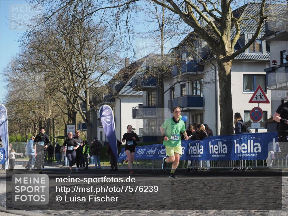 06.04.2025 - 44. Internationalen Wilhelmsburger Insellauf Luisa Fischer http://msf.ph/oto/7576239 06.04.2025 10:38:00 Ziel 4278, 4279, 4290, 3840 meine-sportfotos.de