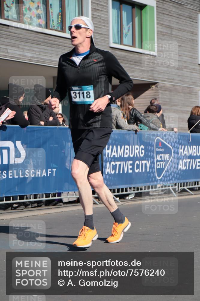 06.04.2025 - 44. Internationalen Wilhelmsburger Insellauf A. Gomolzig http://msf.ph/oto/7576240 06.04.2025 10:35:07 Ziel 3118, 3463 meine-sportfotos.de